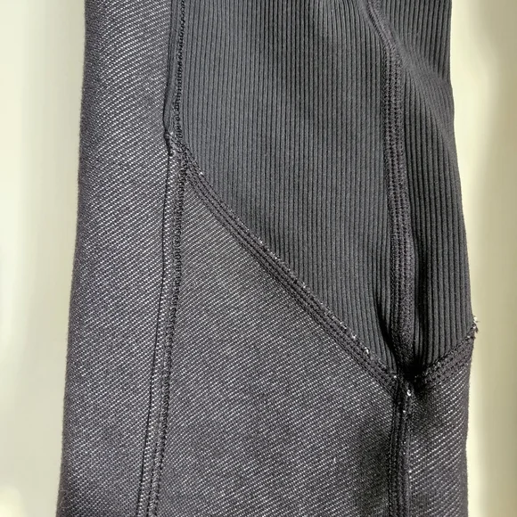 *SOLD* Lululemon leggings tights black sz 2 - Picture 4 of 4